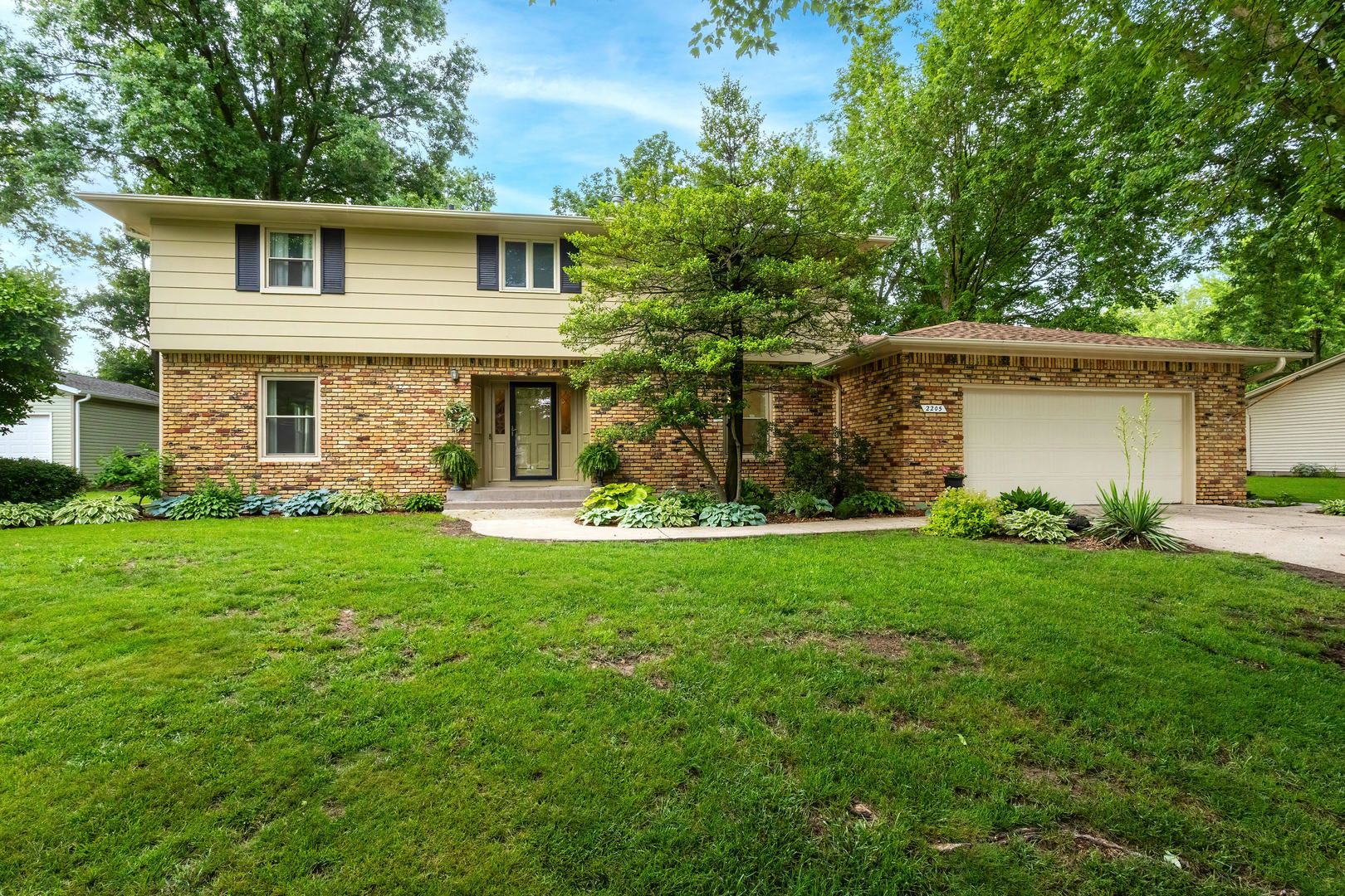2205 Winding Hill Road — Davenport, IA 52807