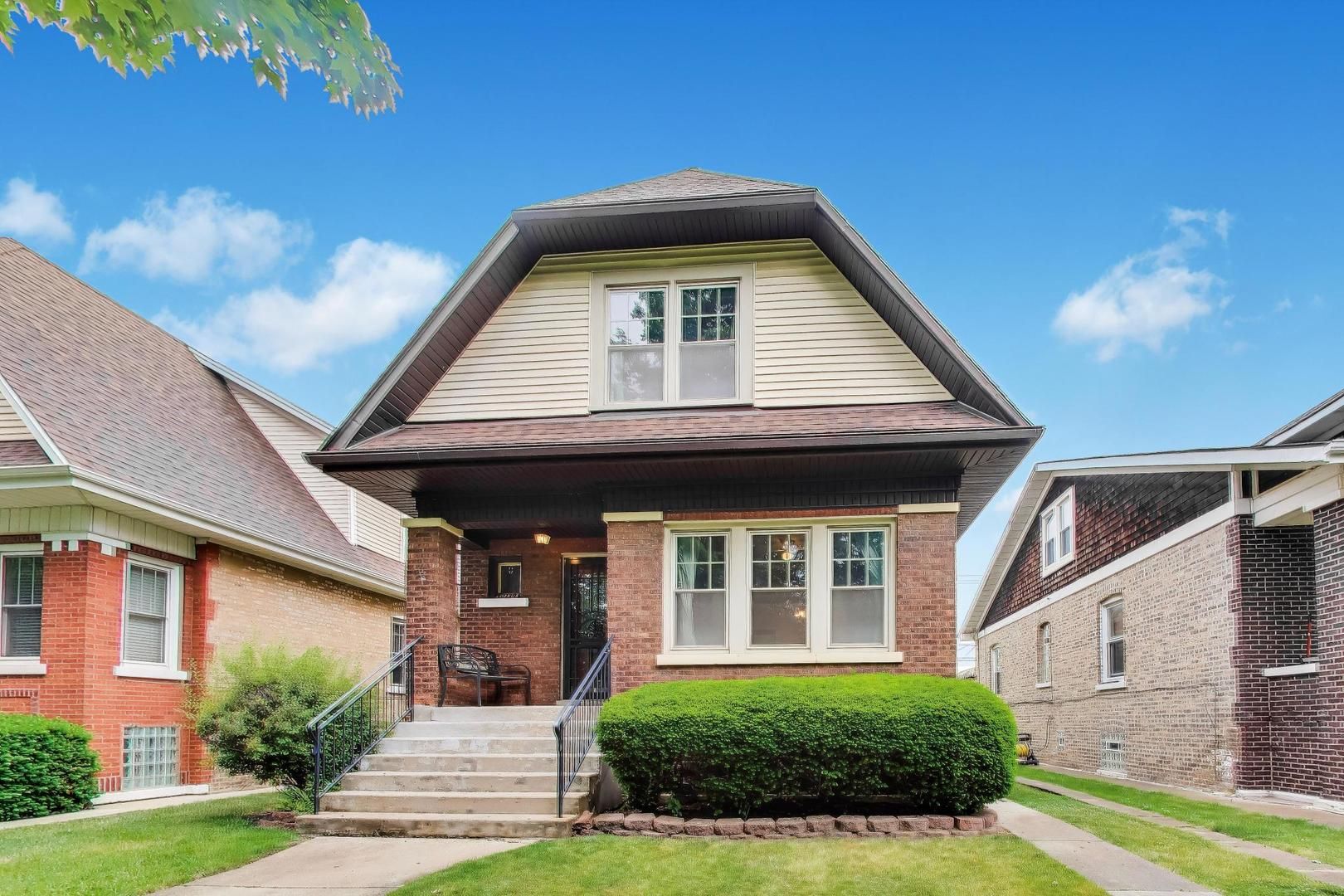 6034 W Berenice Avenue — Chicago, IL 60634