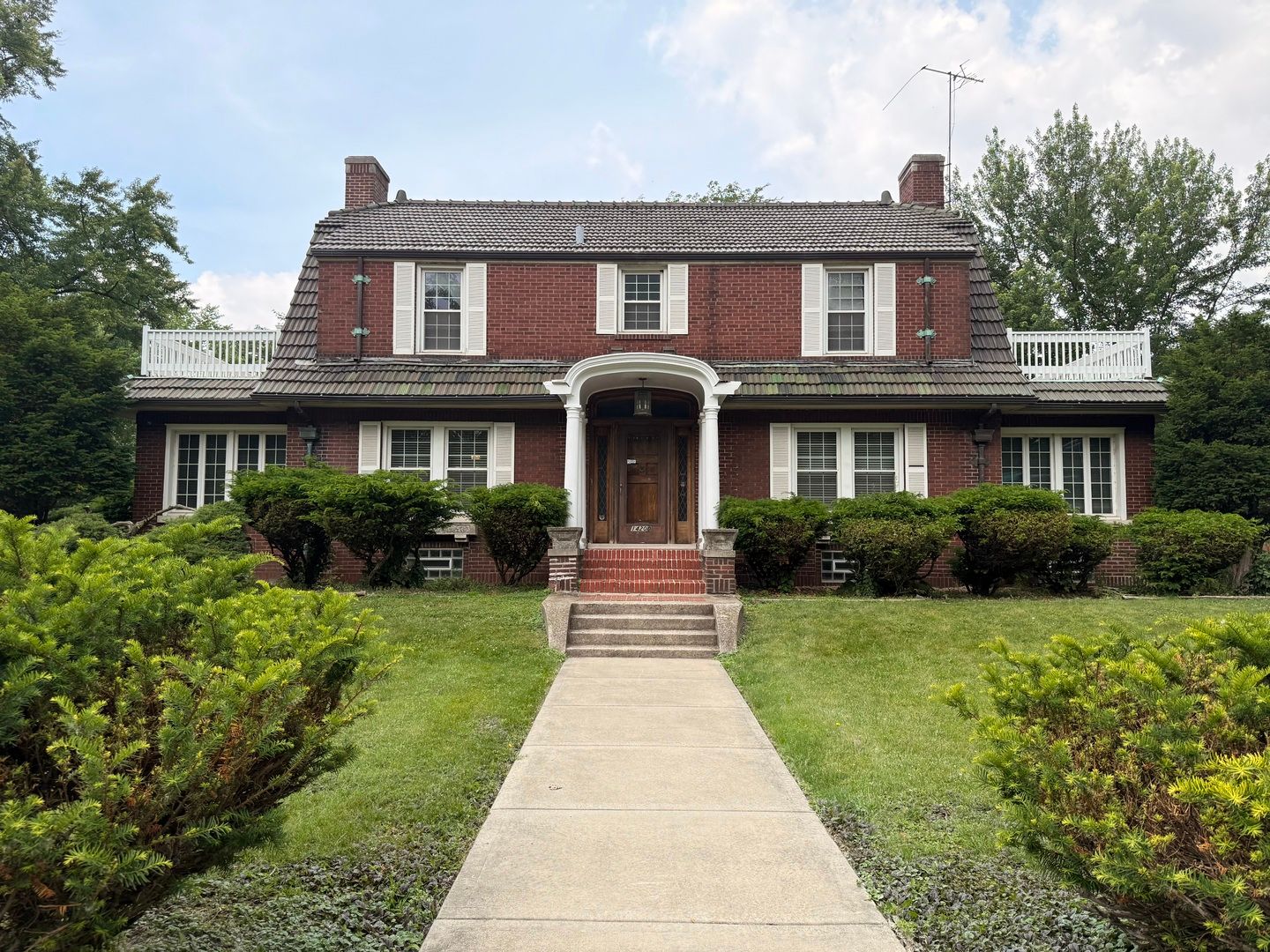 14200 S Burnham Avenue — Chicago, IL 60633