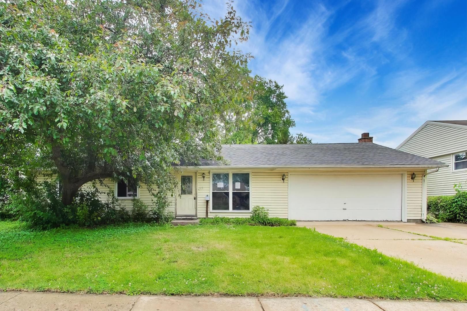 619 Parkside Circle — Streamwood, IL 60107