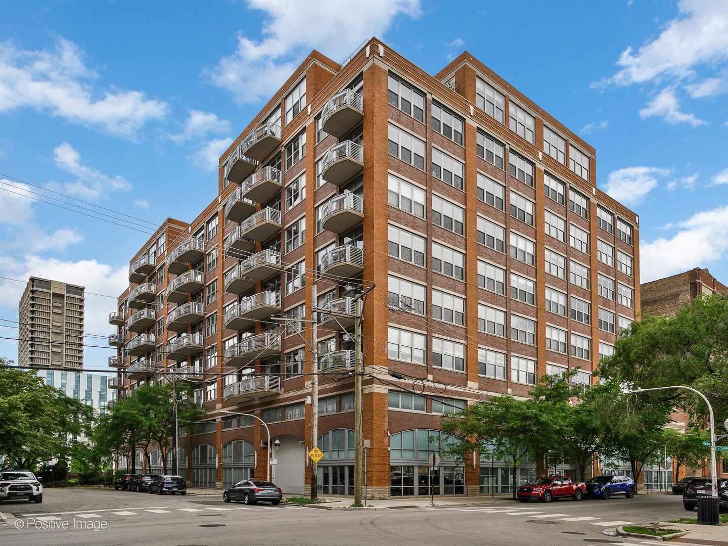 933 W Van Buren Street #823 — Chicago, IL 60607