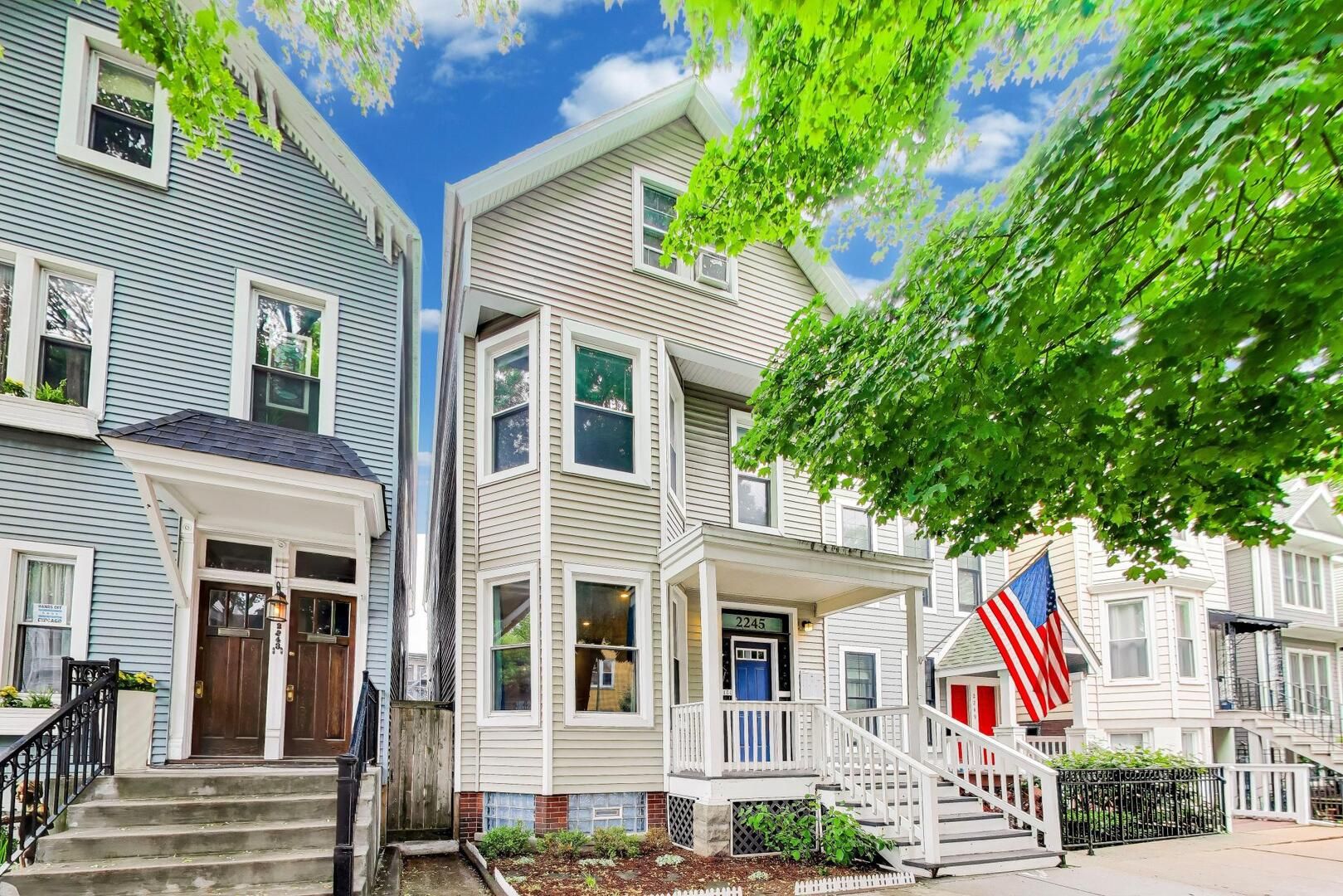 2245 W Melrose Street — Chicago, IL 60618
