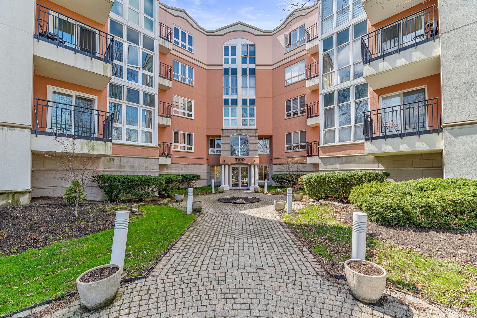 3100 Lexington Lane #201 — Glenview, IL 60026