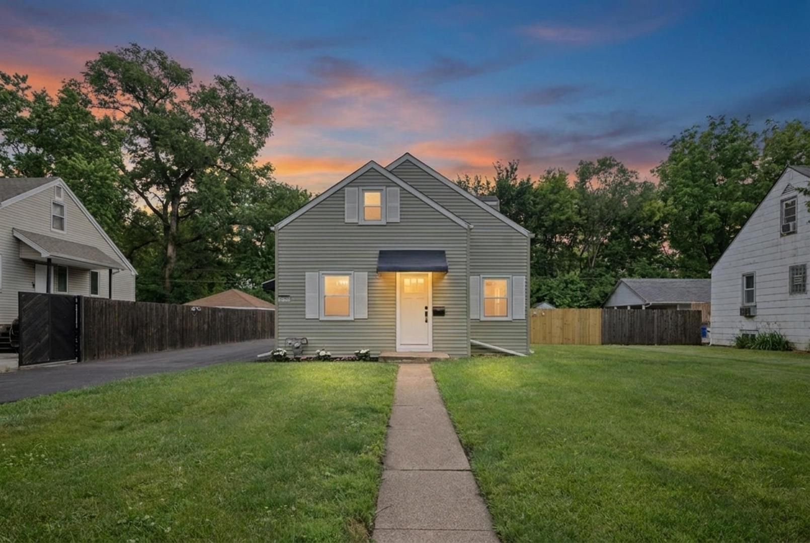 11401 S Whipple Street — Merrionette Park, IL 60803