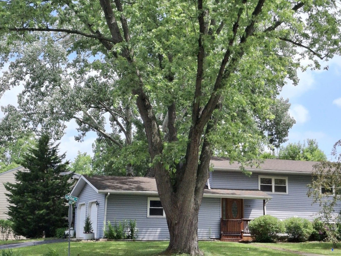 700 Larkdale Row — Wauconda, IL 60084