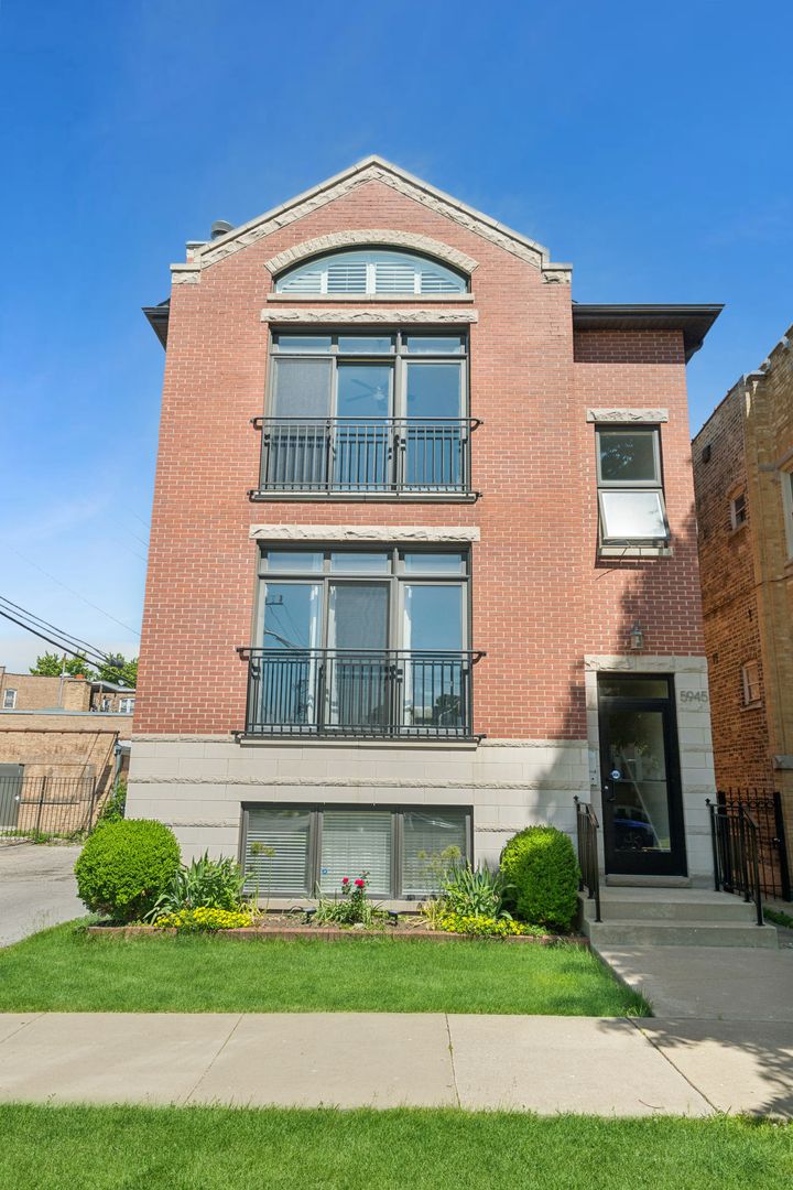 5945 N Campbell Avenue #3 — Chicago, IL 60659