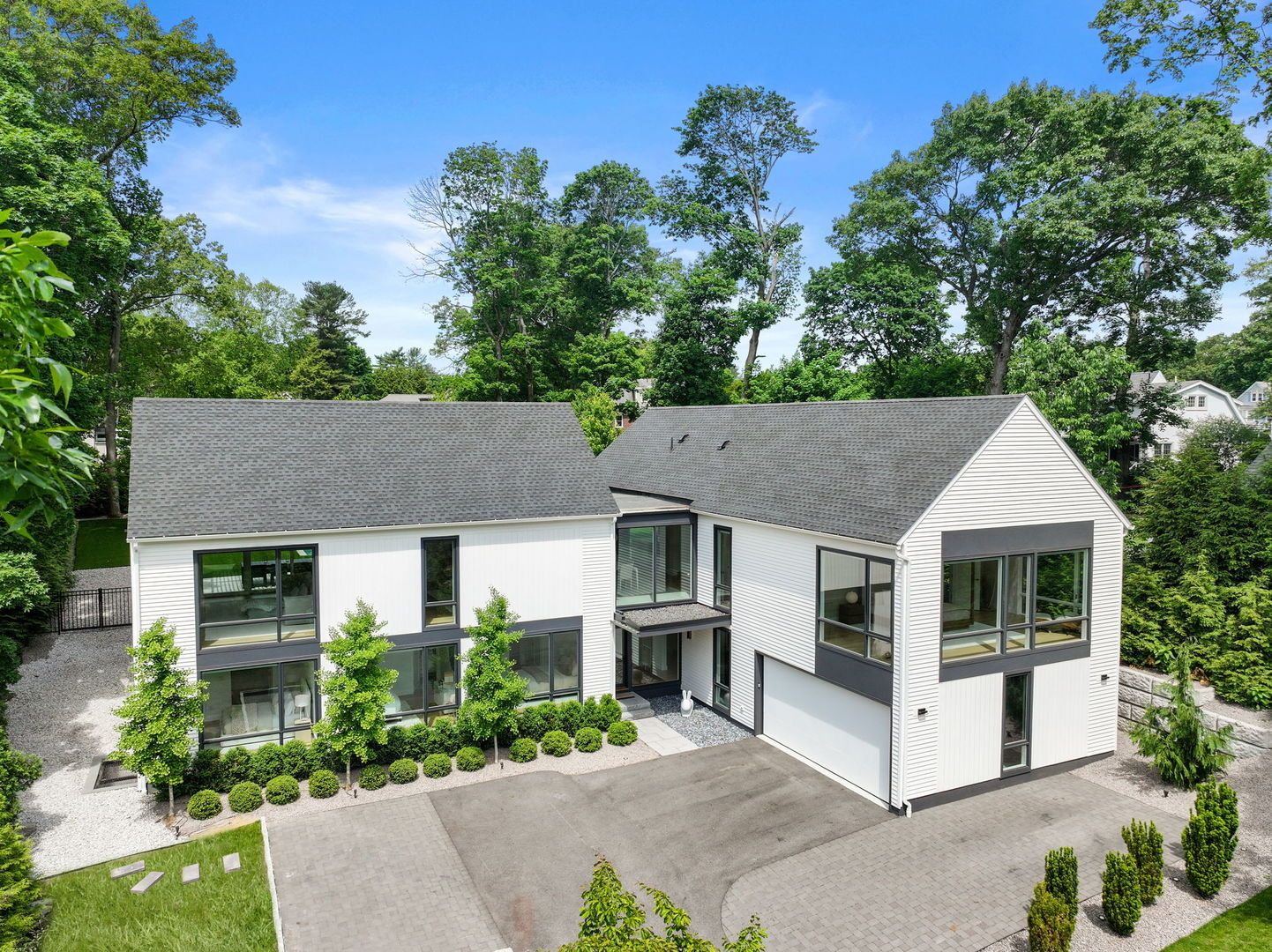 21 White Oak Road — Newton, MA 02468