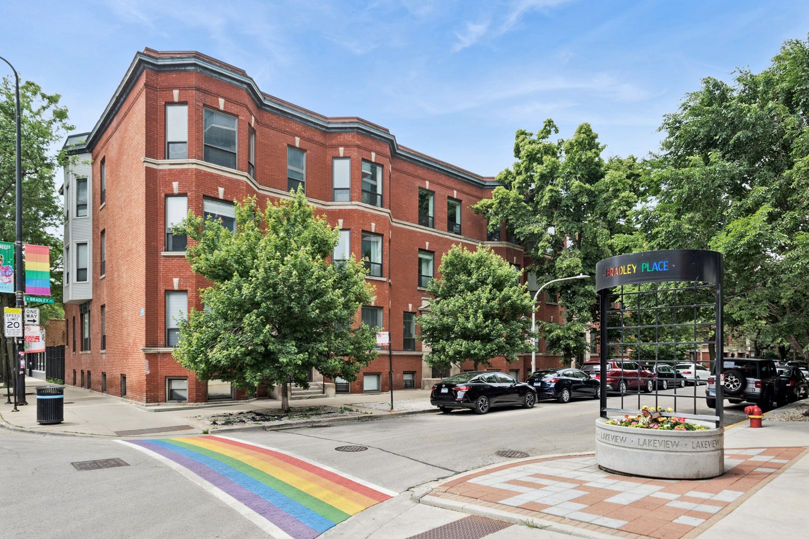 809 W Bradley Place #3 — Chicago, IL 60613