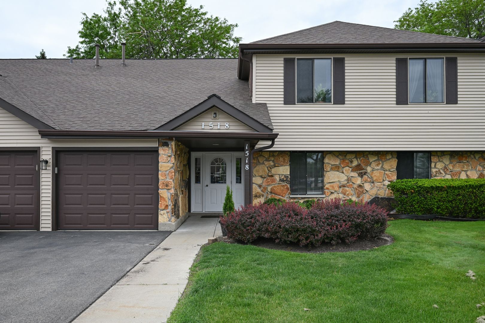 1518 HARBOUR Court #1B — Schaumburg, IL 60193