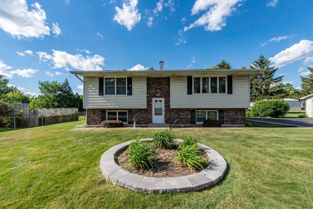 12674 W Crescent Avenue — Waukegan, IL 60085