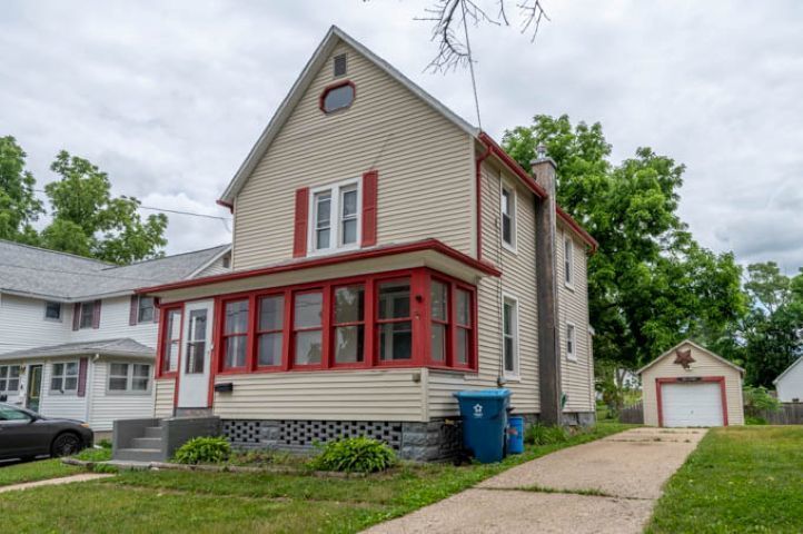918 Jackson Avenue — Dixon, IL 61021