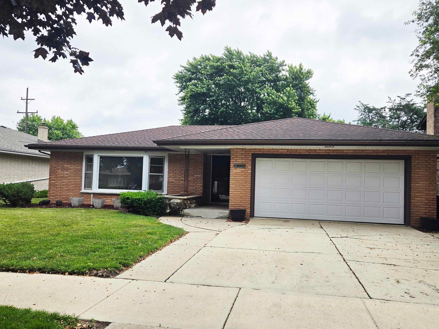 9605 S Kolin Avenue — Oak Lawn, IL 60453