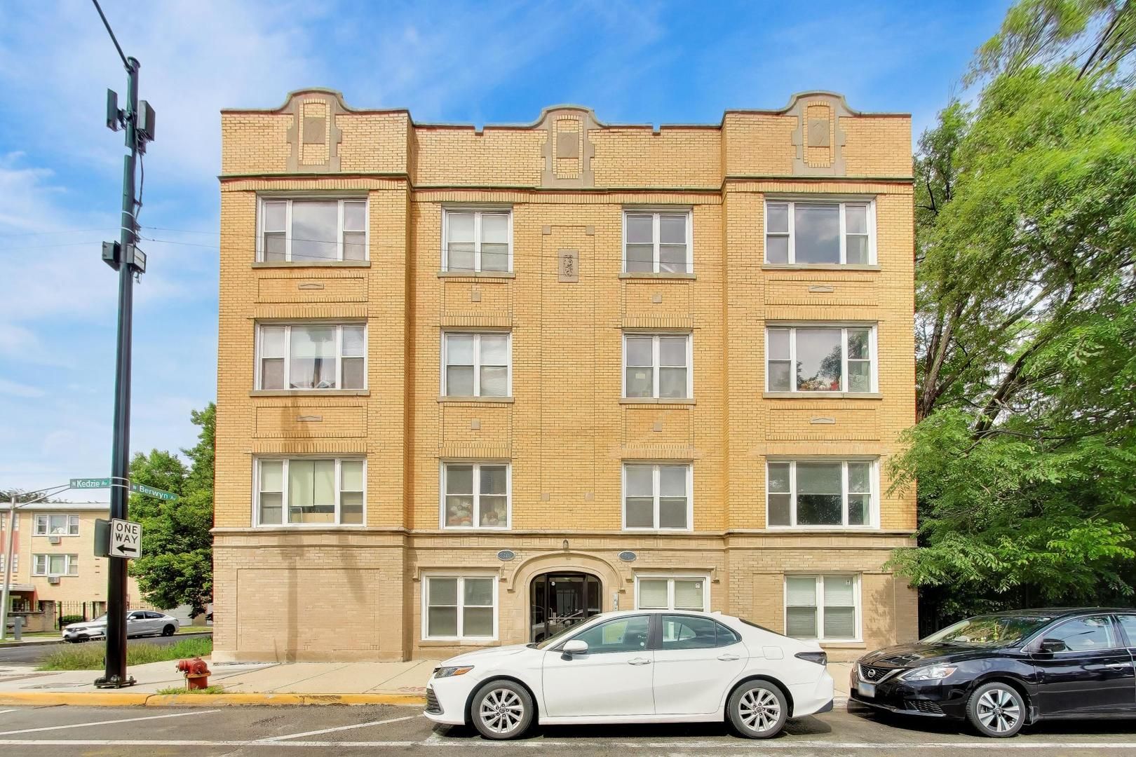 5302 N Kedzie Avenue #1 — Chicago, IL 60625