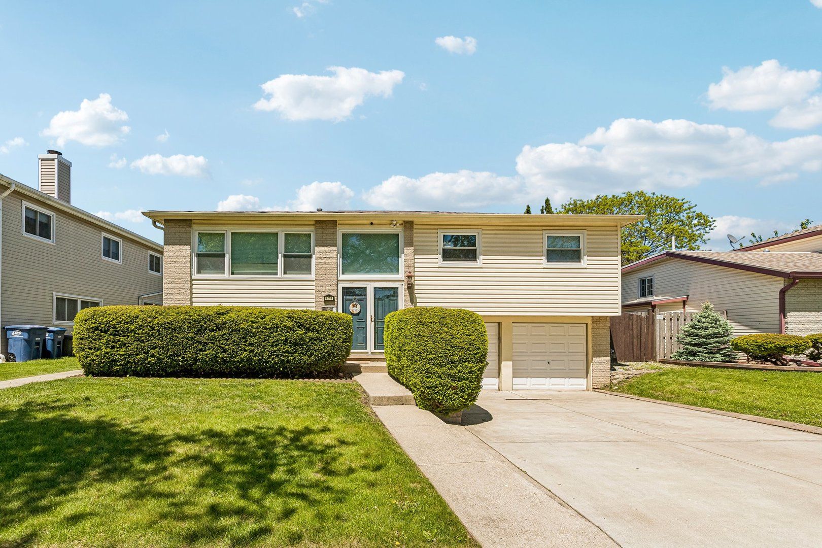 774 Polynesian Drive — Des Plaines, IL 60016