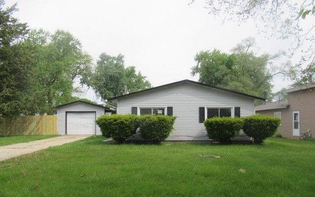 12 Circle Drive E — Montgomery, IL 60538