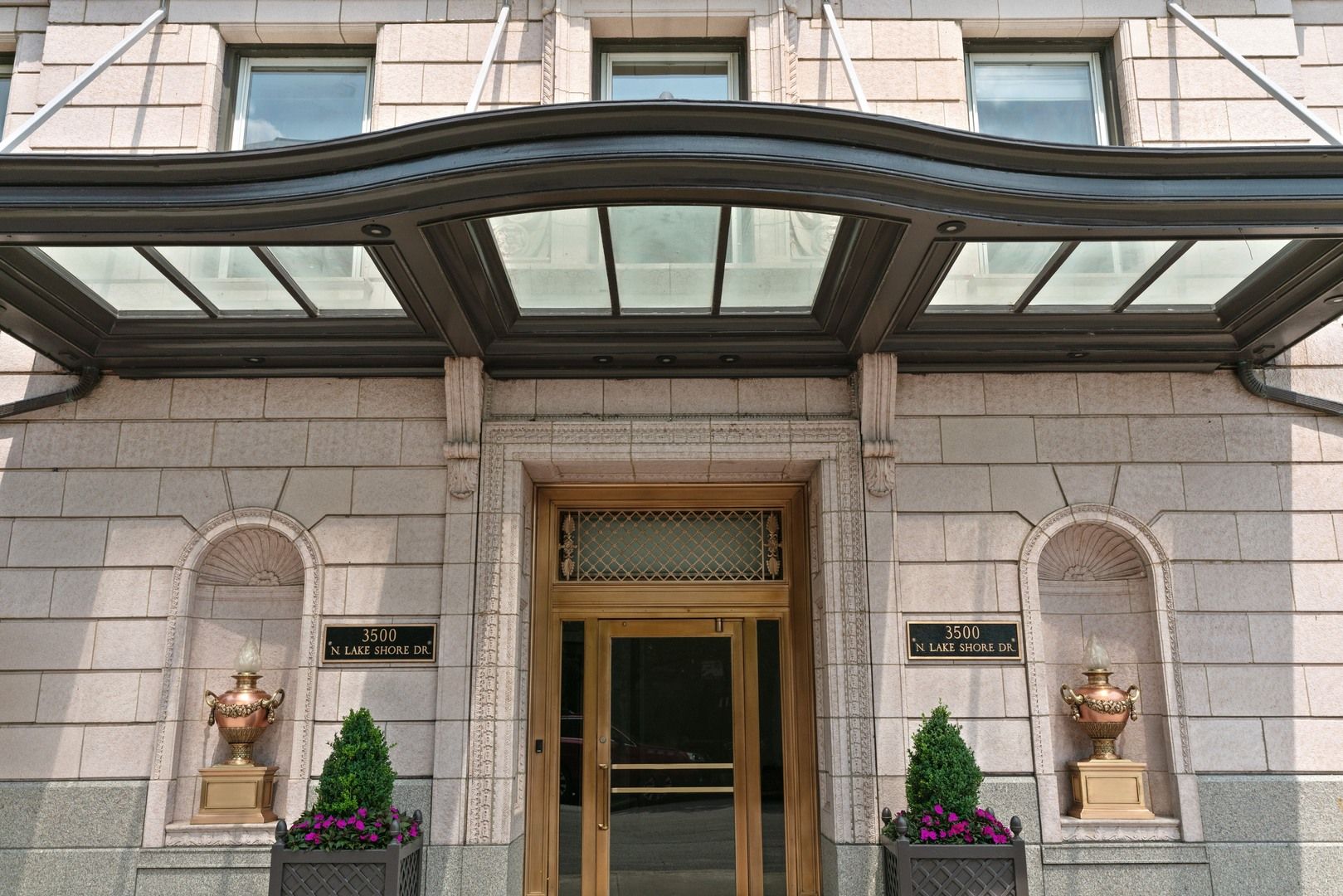 3500 N Lake Shore Drive #3C — Chicago, IL 60657