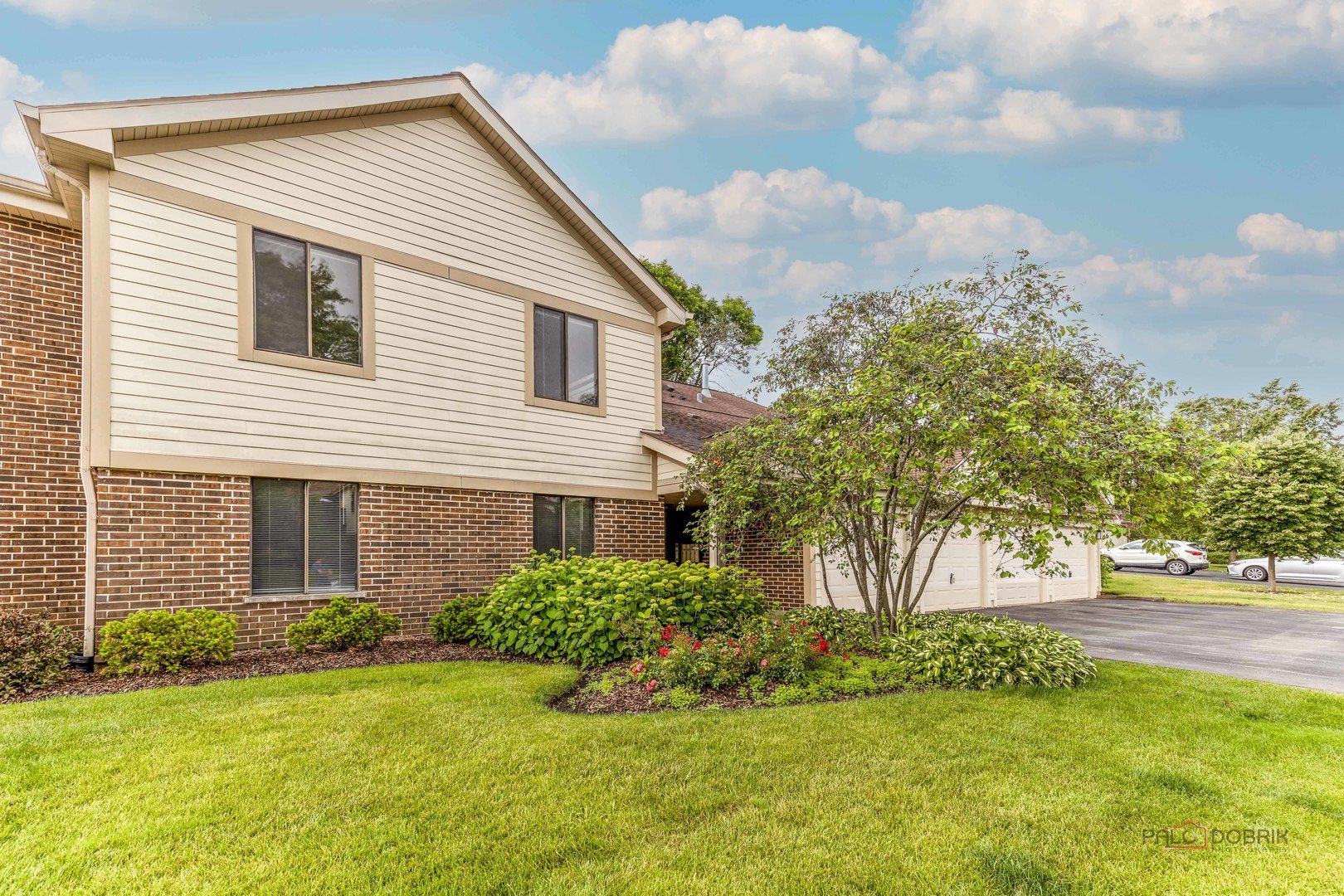 823 E Coach Road #6 — Palatine, IL 60074