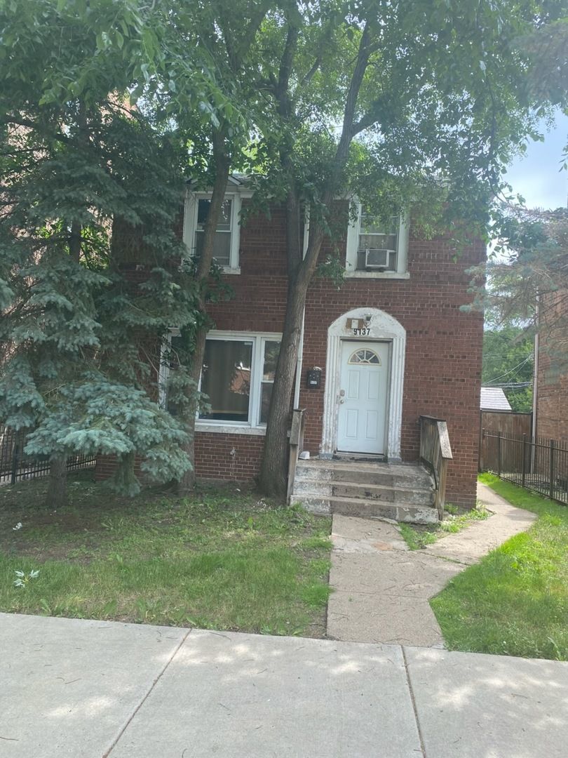 9137 S Essex Avenue — Chicago, IL 60617