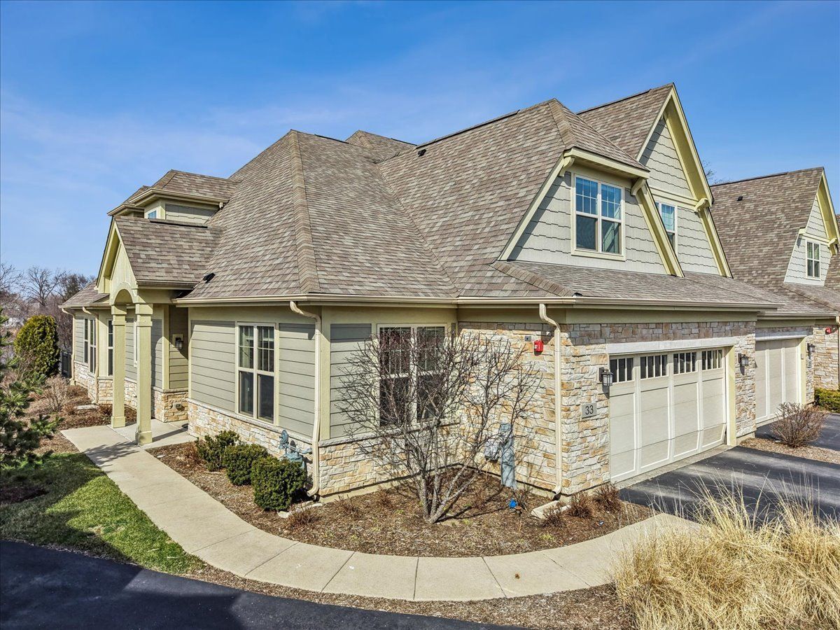 33 Woodland Trail — Lincolnshire, IL 60069