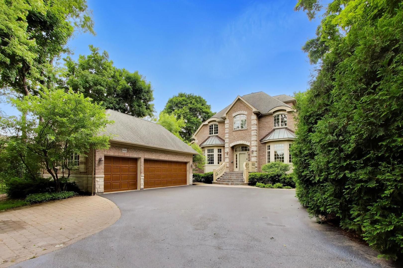 995 Old Elm Place — Glencoe, IL 60022