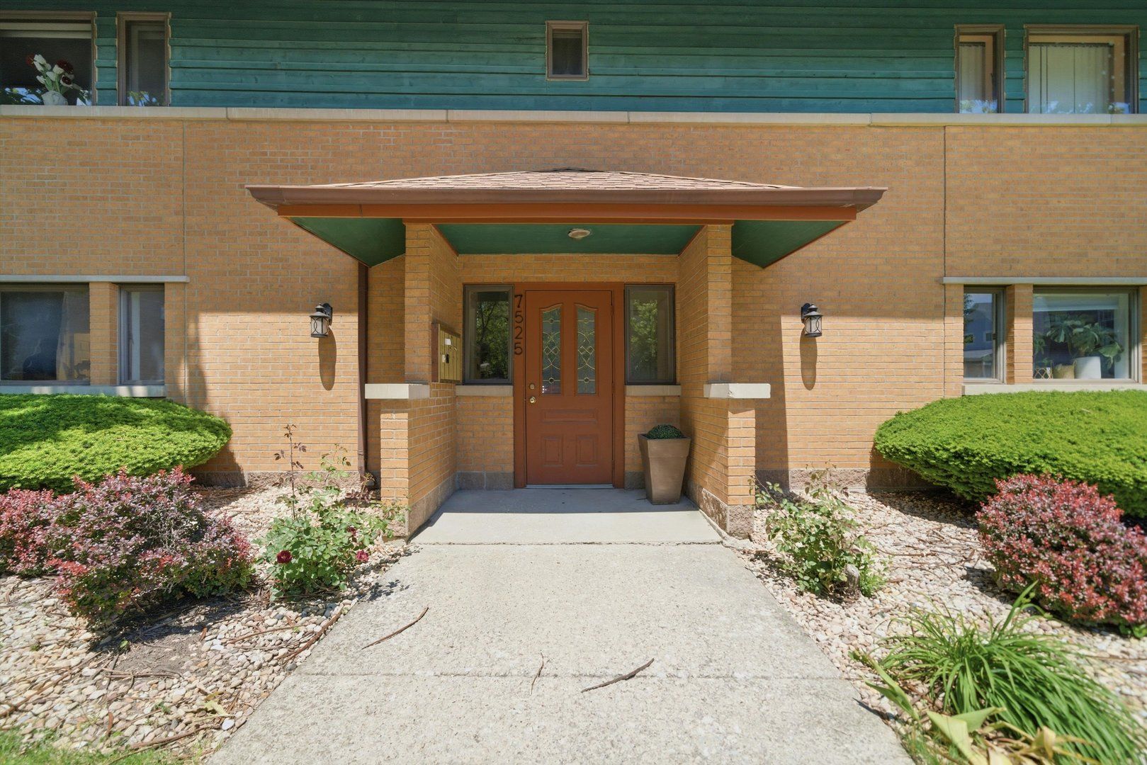 7525 Adams Street #1W — Forest Park, IL 60130