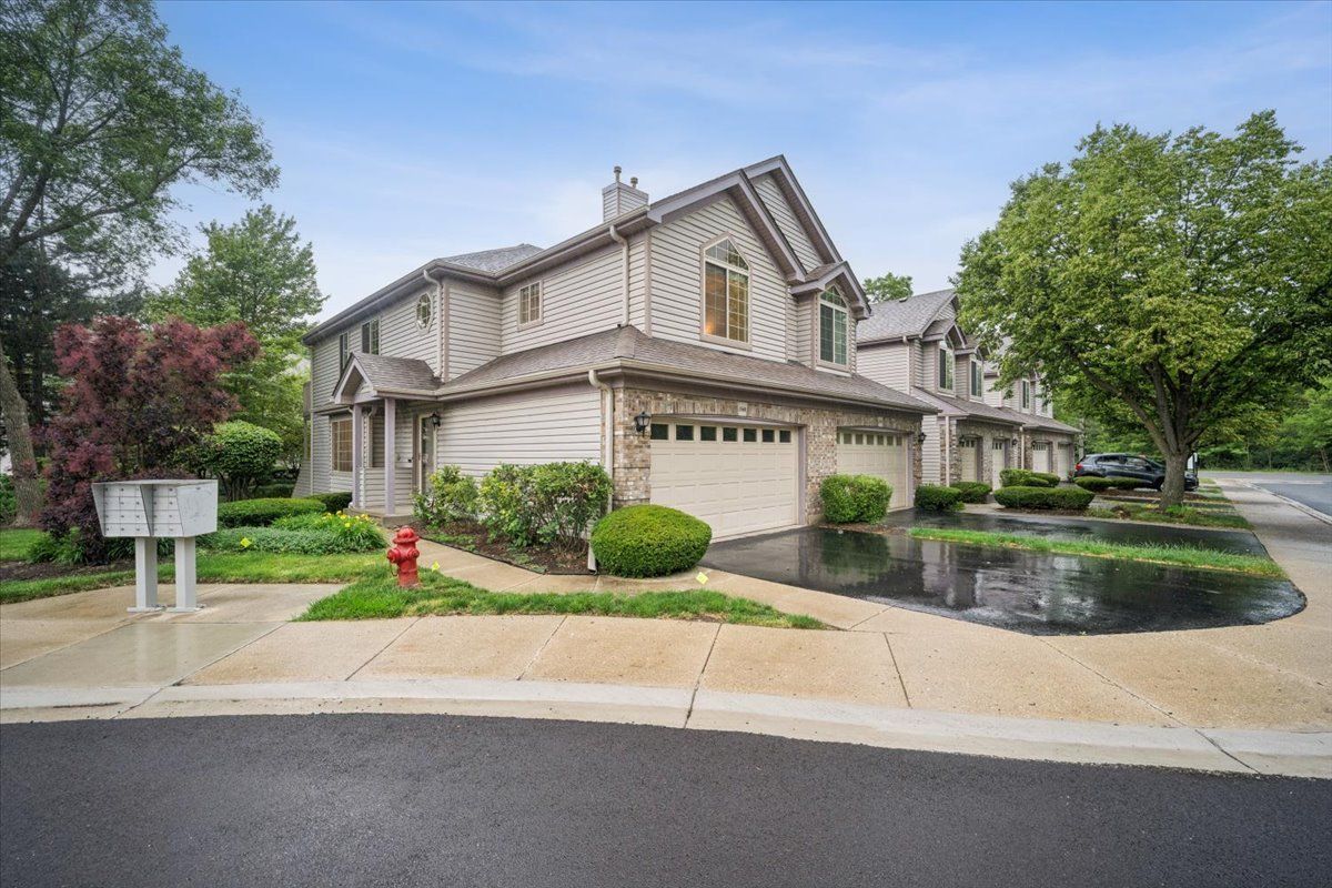 1568 N Saint Marks Place — Palatine, IL 60067