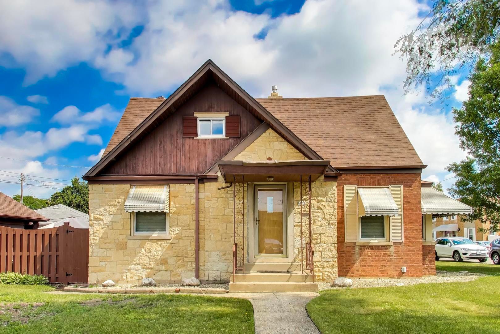 5300 N Oconto Avenue — Chicago, IL 60656