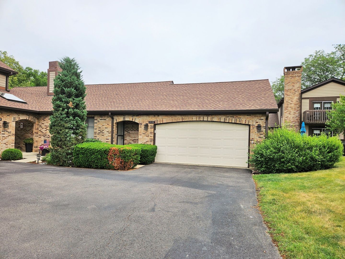 1932 Golf View Drive — Bartlett, IL 60103