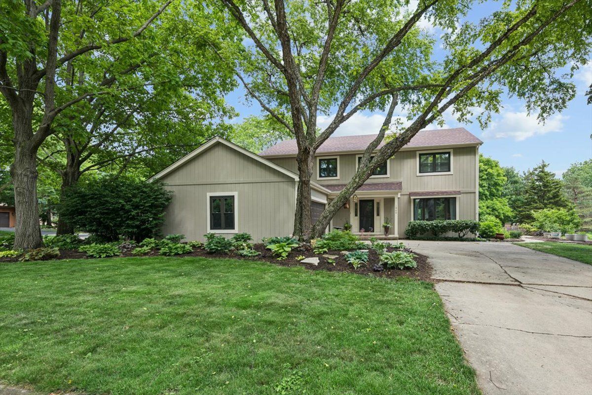 1040 N Charles Street — Naperville, IL 60563