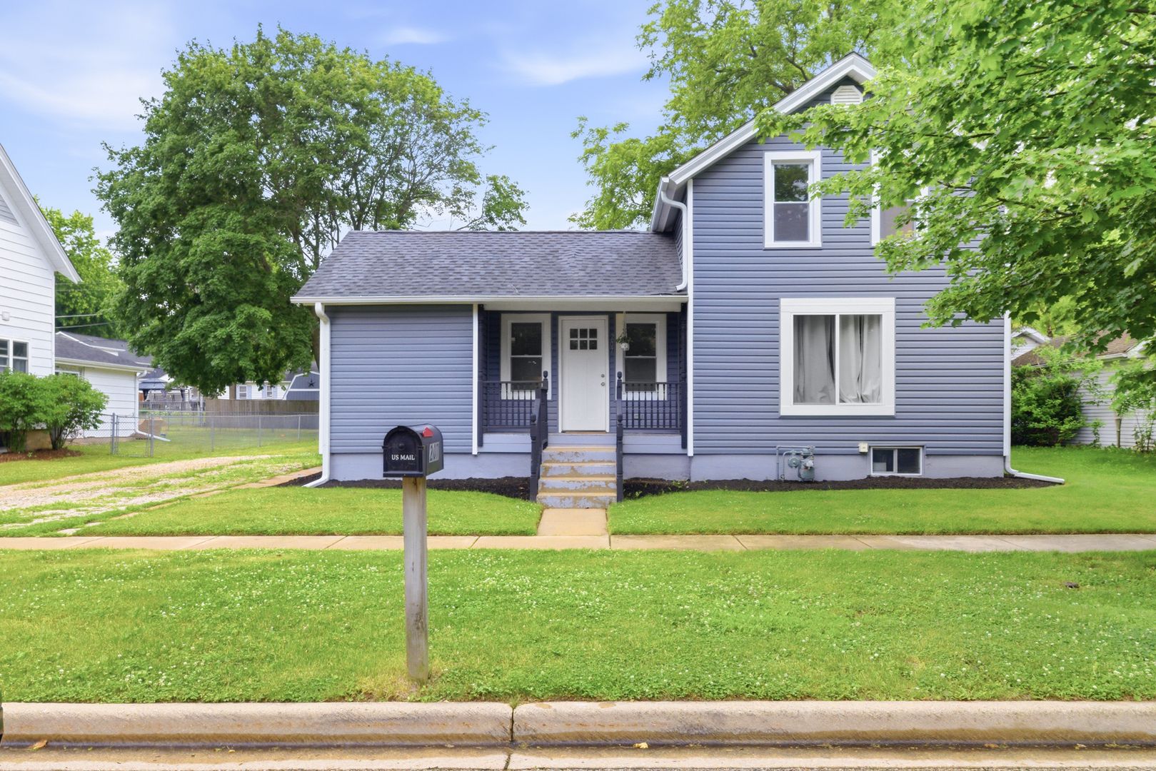 207 E Jefferson Avenue — Hampshire, IL 60140