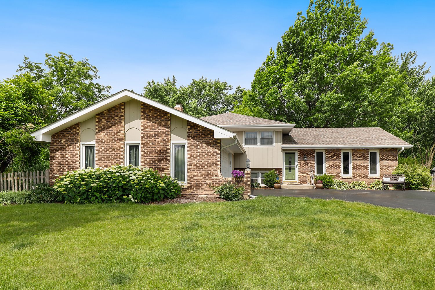 11S560 Whittington Lane — Naperville, IL 60564