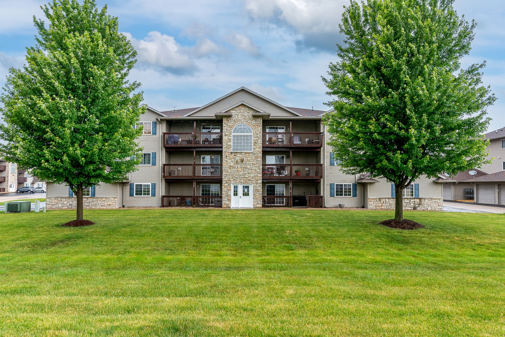 209 E Price Street #301 — Eldridge, IA 52748