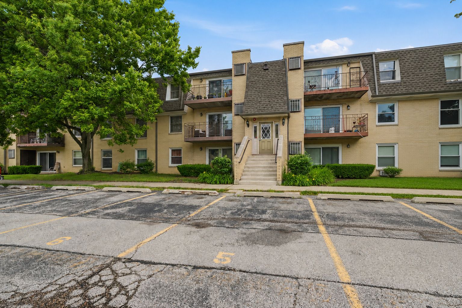 814 N River Road #3B — Mount Prospect, IL 60056