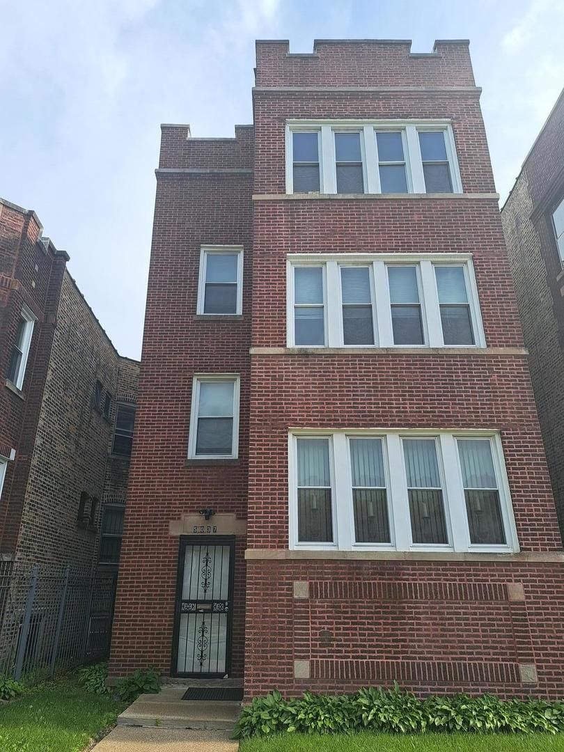 5037 W Adams Street — Chicago, IL 60644