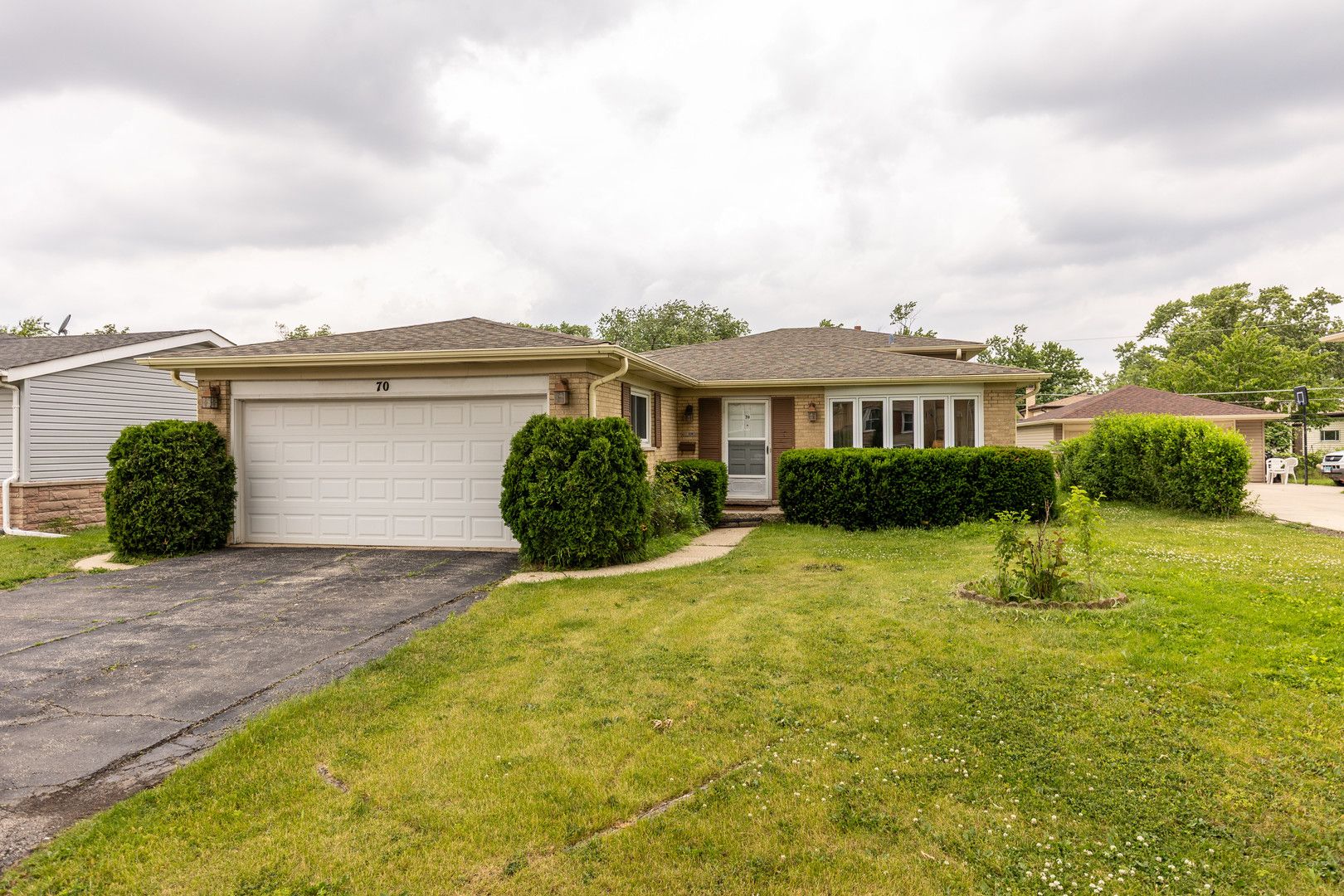 70 Dover Drive — Des Plaines, IL 60018
