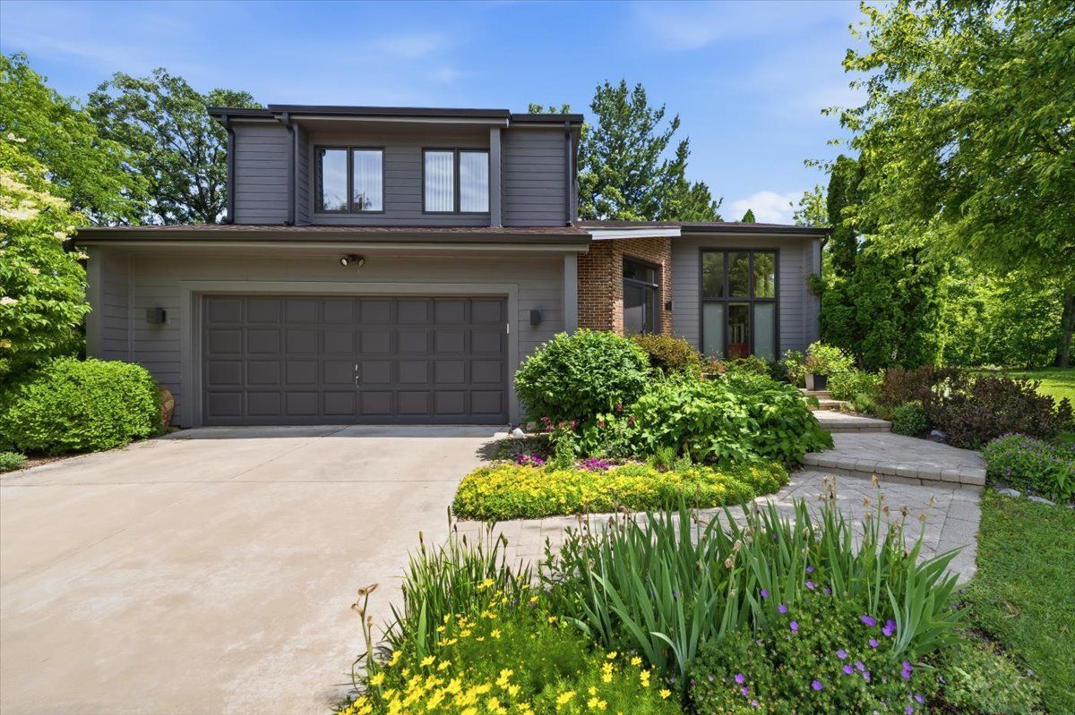 1755 S Wiesbrook Road — Wheaton, IL 60189