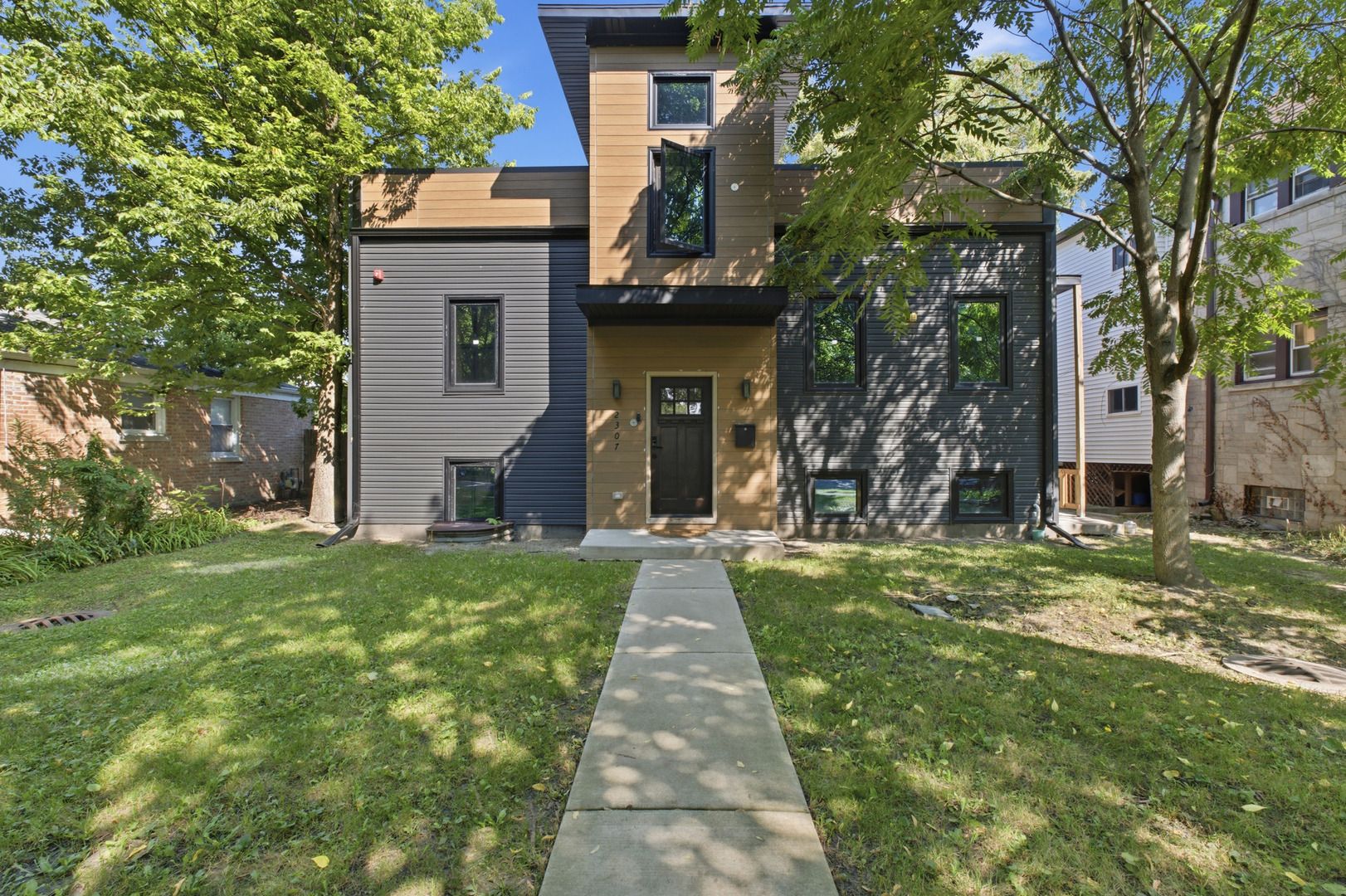 2307 Lake Street — Evanston, IL 60201