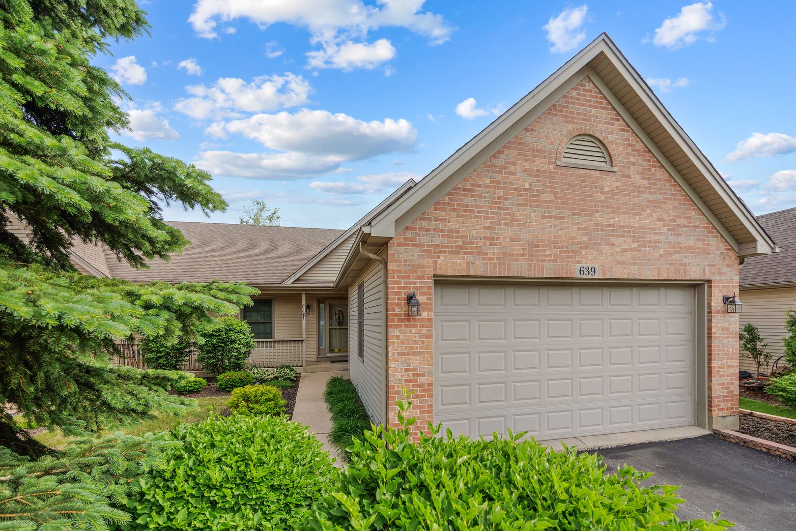 639 Hampshire Drive — Hampshire, IL 60140
