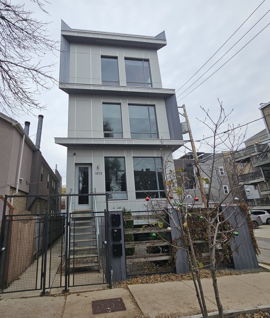 1013 N Honore Street #1 — Chicago, IL 60622