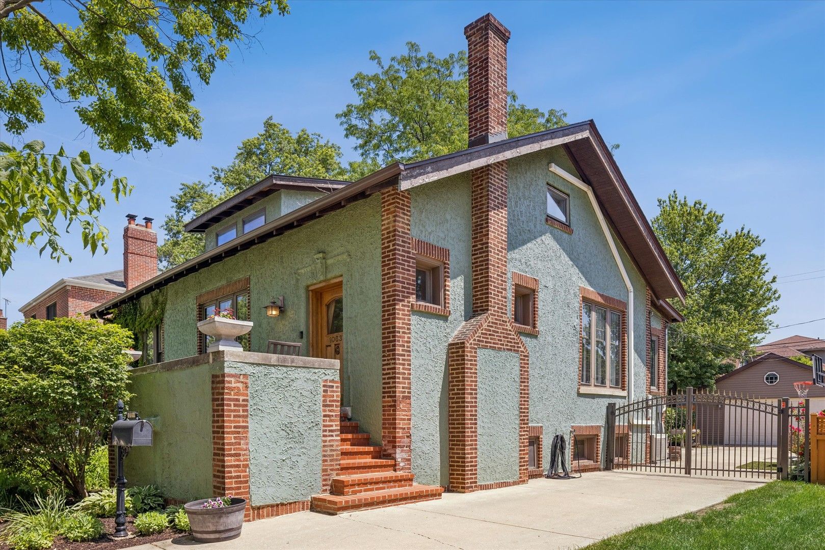 10637 S Oakley Avenue — Chicago, IL 60643