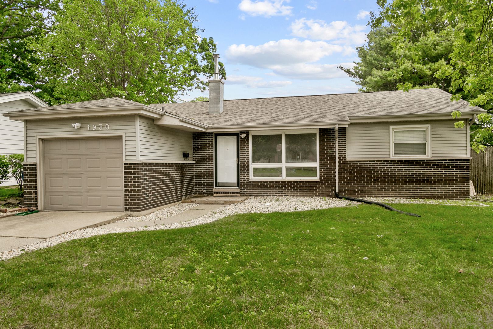 1930 Arthur Drive — Waukegan, IL 60087