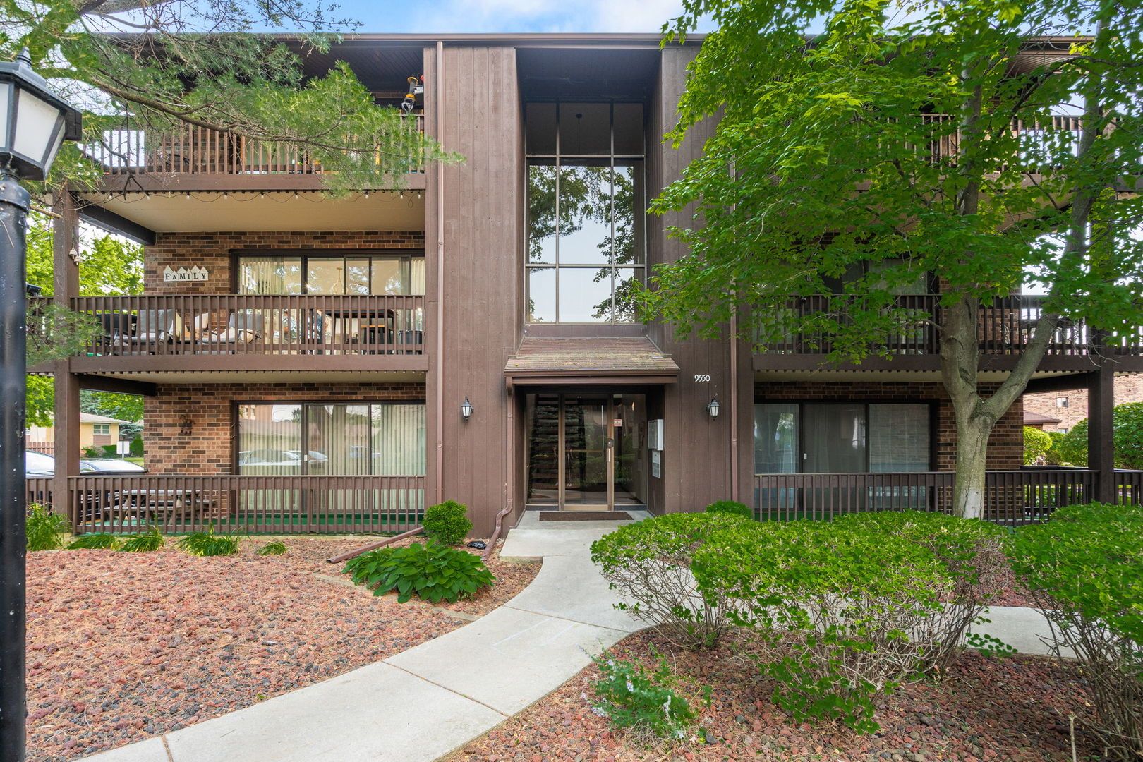 9550 Mason Avenue #2 — Oak Lawn, IL 60453