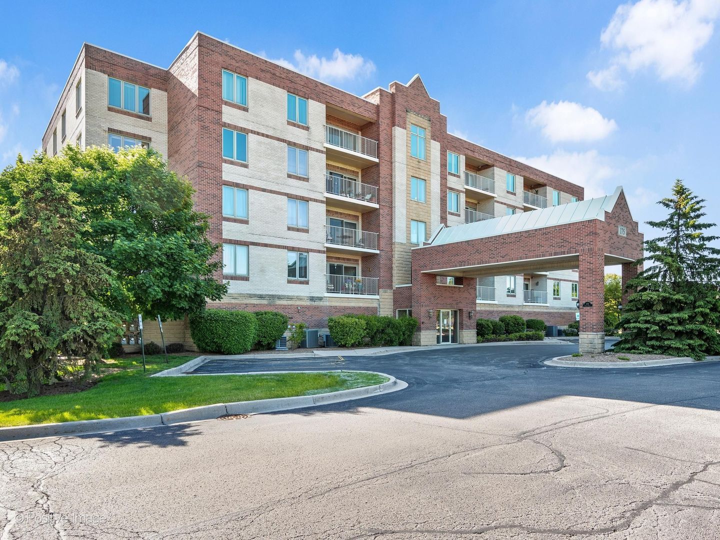 175 W Brush Hill Road #104 — Elmhurst, IL 60126
