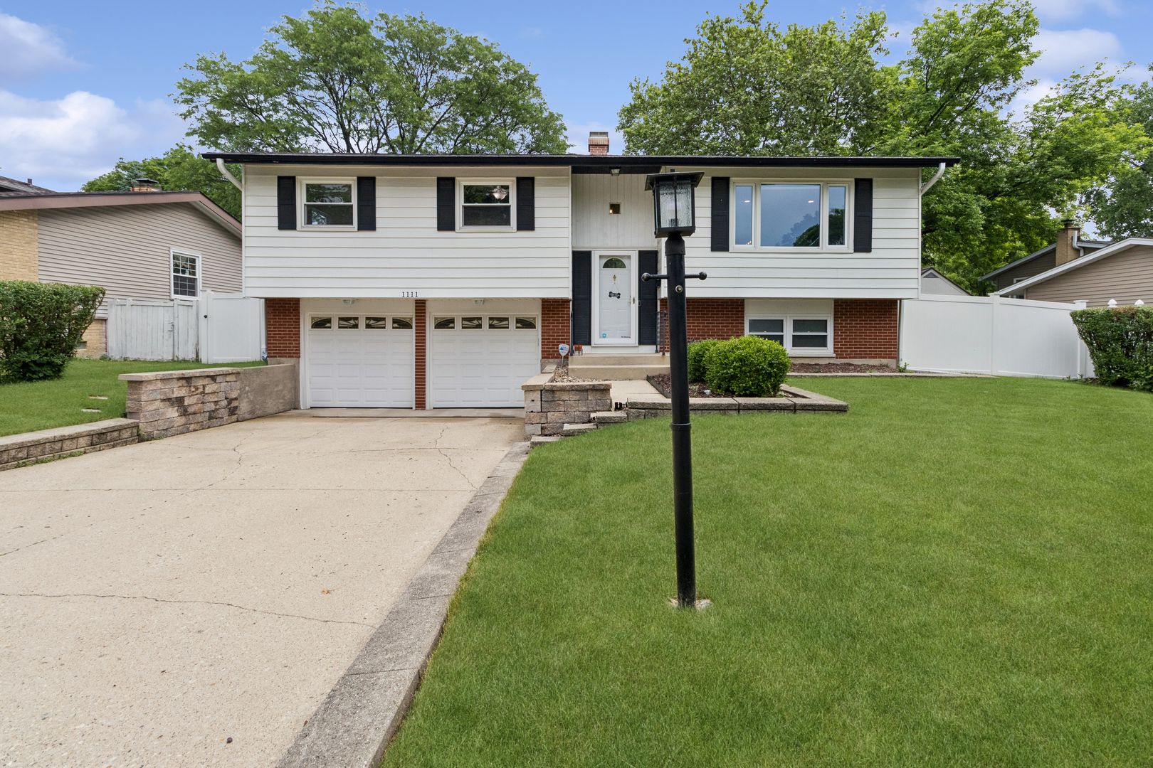 1111 N Greenfield Lane — Mount Prospect, IL 60056