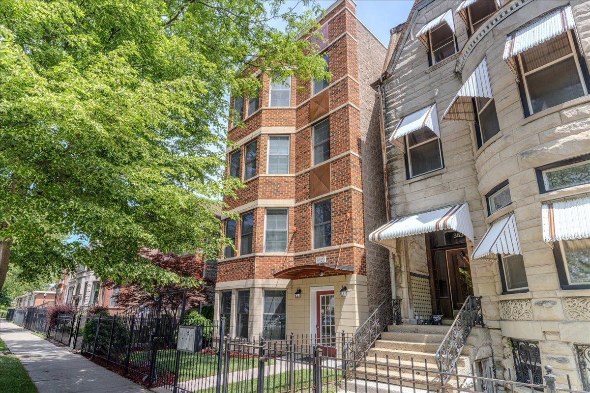 3629 S GILES Avenue #4 — Chicago, IL 60653