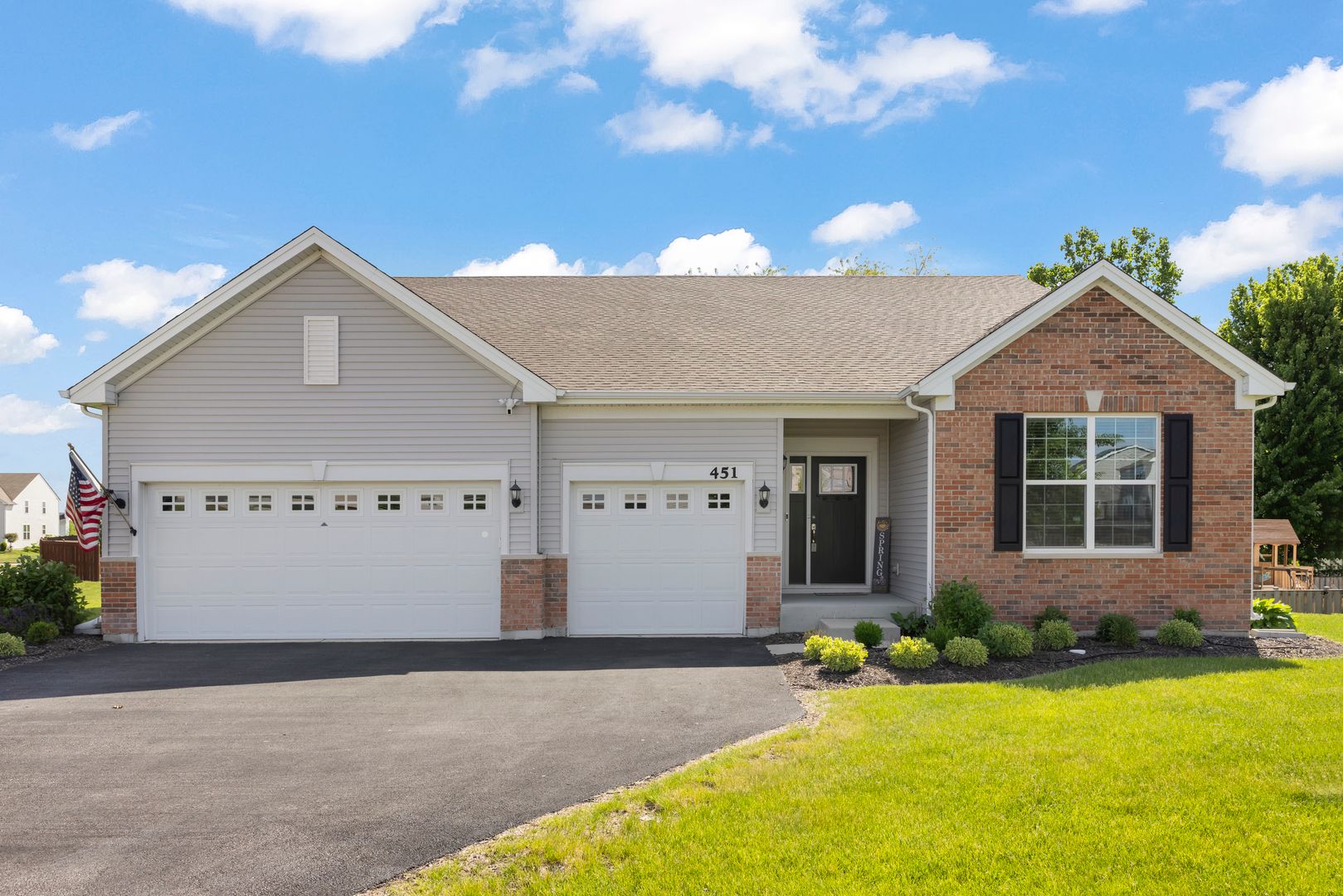 451 Parkside Lane — Yorkville, IL 60560
