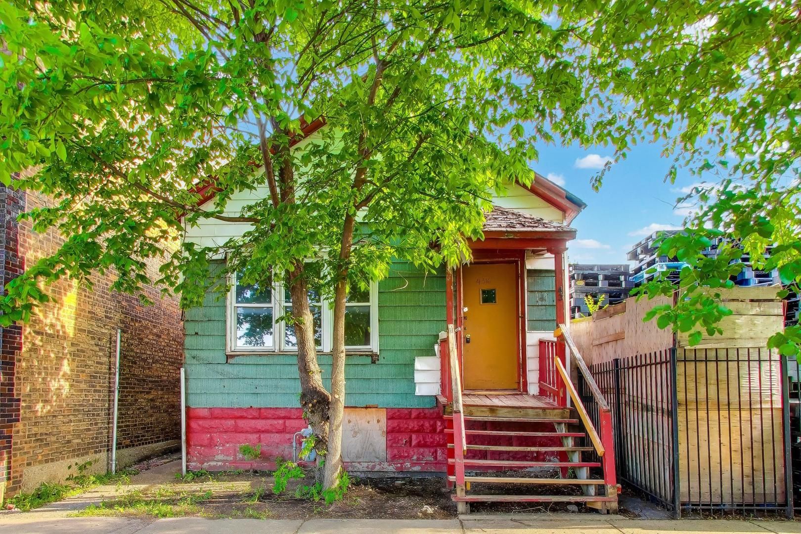 4316 W Carroll Avenue — Chicago, IL 60624