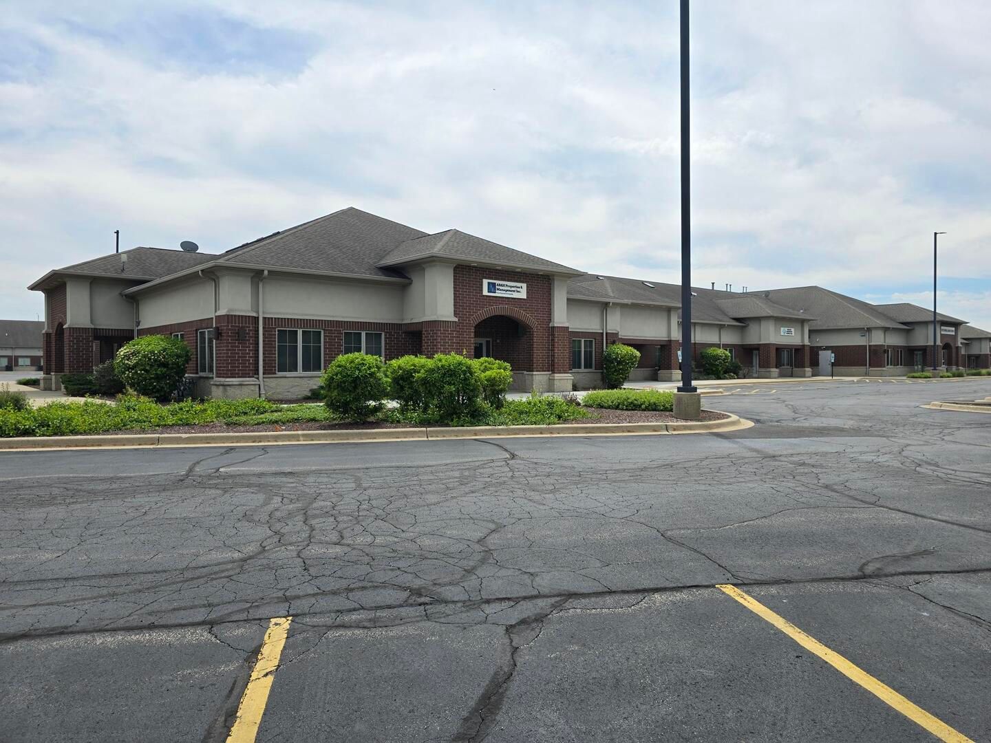 1452 Merchant Drive — Algonquin, IL 60102