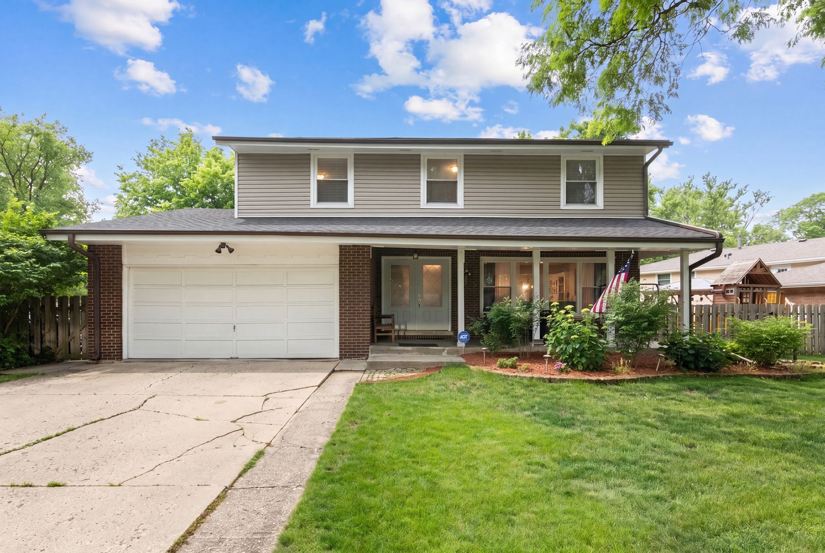 2005 E Cayuga Lane — Mount Prospect, IL 60056