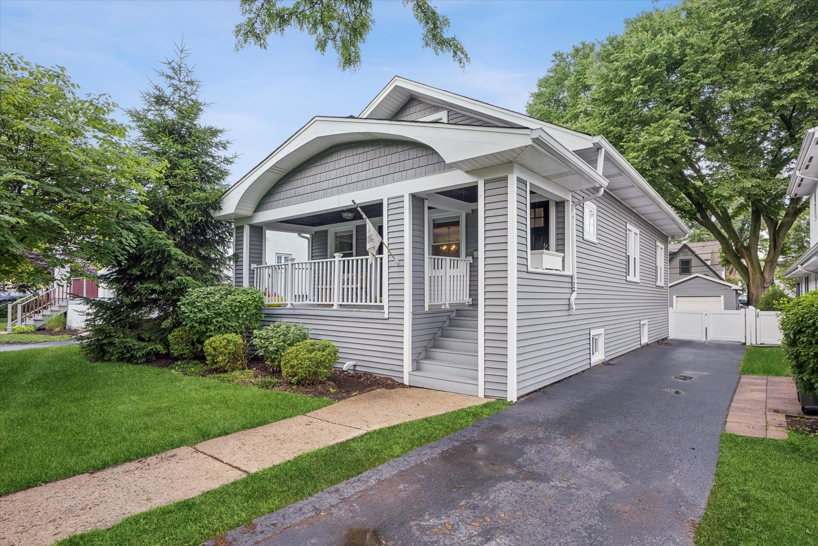 166 Malden Avenue — La Grange, IL 60525